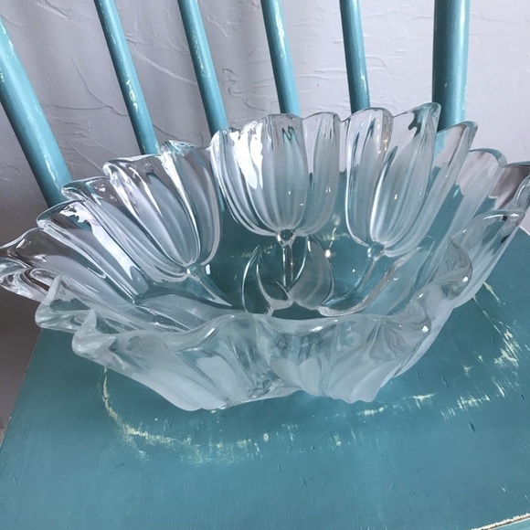 Mikasa TULIPS‎ SATIN 12" Frosted Crystal Hostess Bowl - Picture 2 of 13